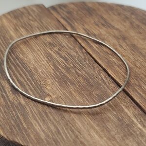 B2011‎ silver tone thin celtic bracelet